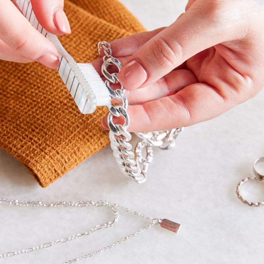 How to Clean Silver Necklace: Simple and Effective Methods by Samrila