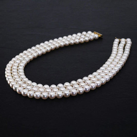 What Is a Pearl Necklace? A Guide to This Iconic Jewelry