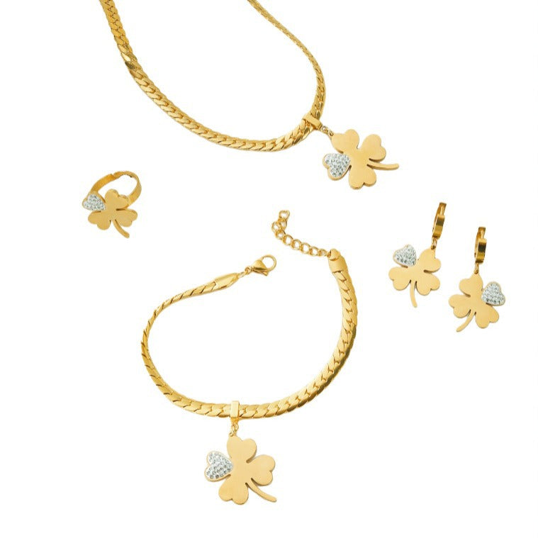 18K Gold Clover Jewelry Set with Zirconia (3)