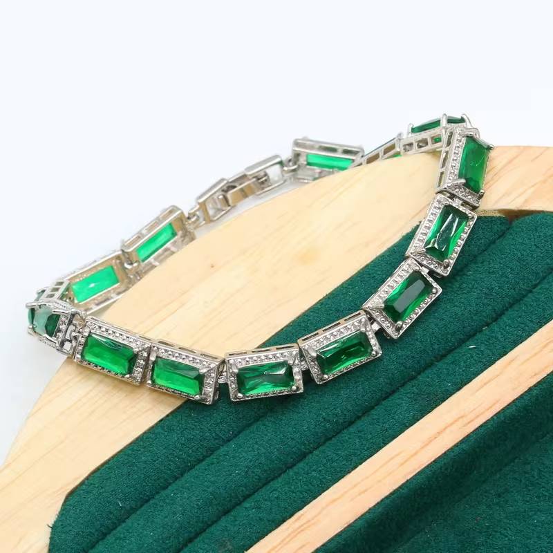 Classic Emerald Zircon Silver Jewelry Set for Women (4)