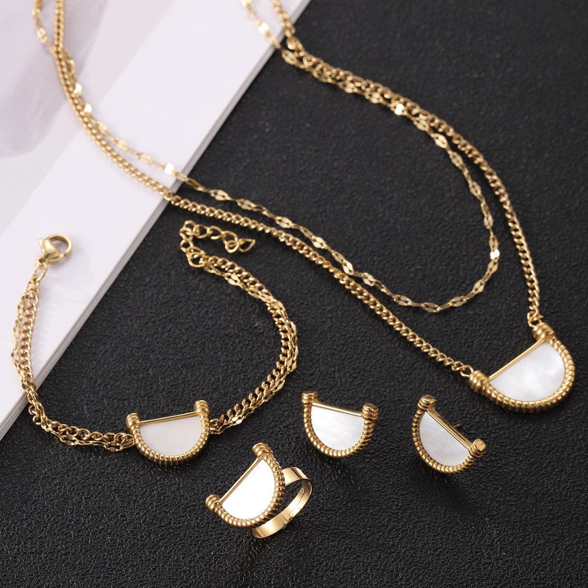 Elegant Retro Jewelry Set Ring, Bracelet, Mother-of-Pearl Necklace (6)