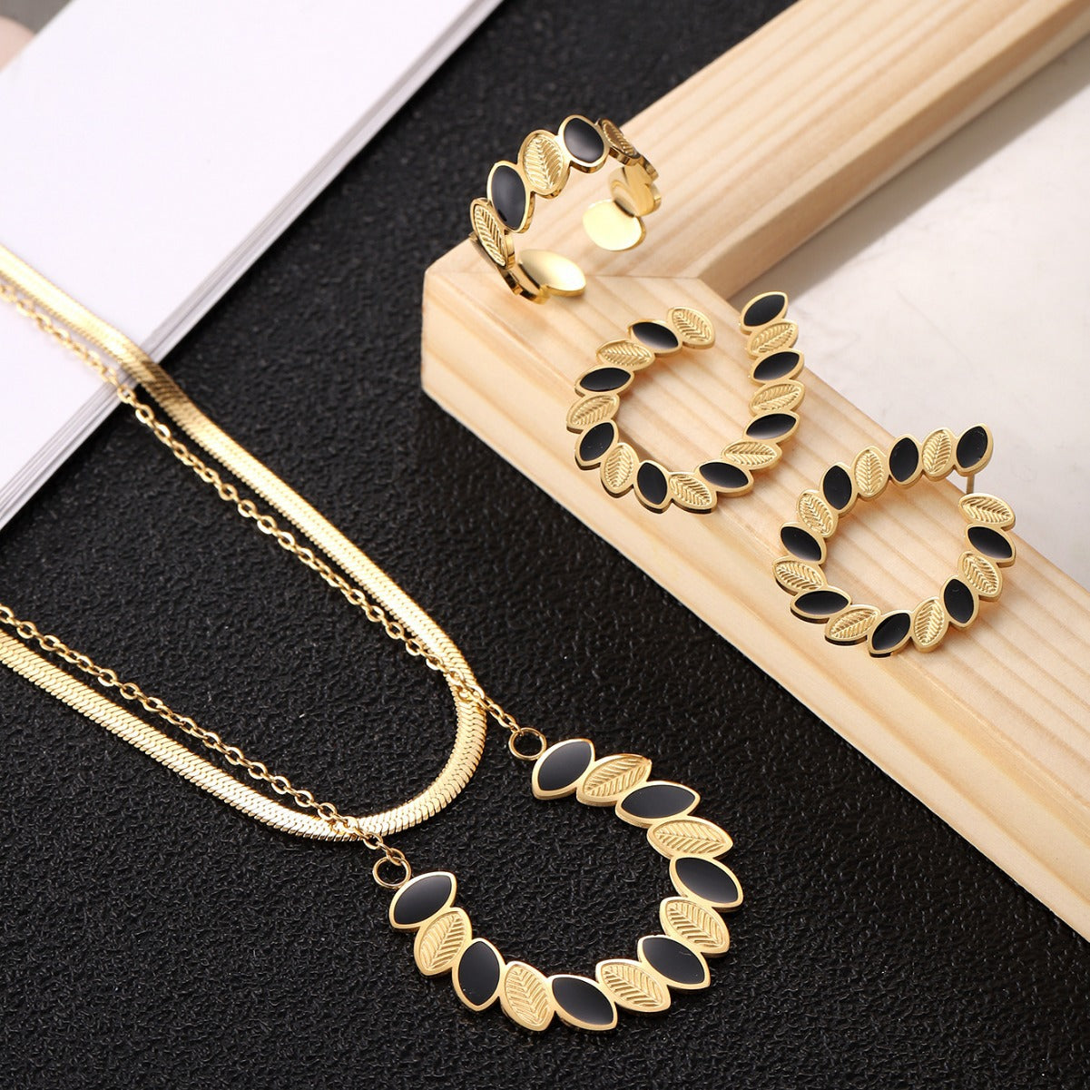 Elegant U-Shaped Pendant Necklace for Women, Small Niche Luxury (5)