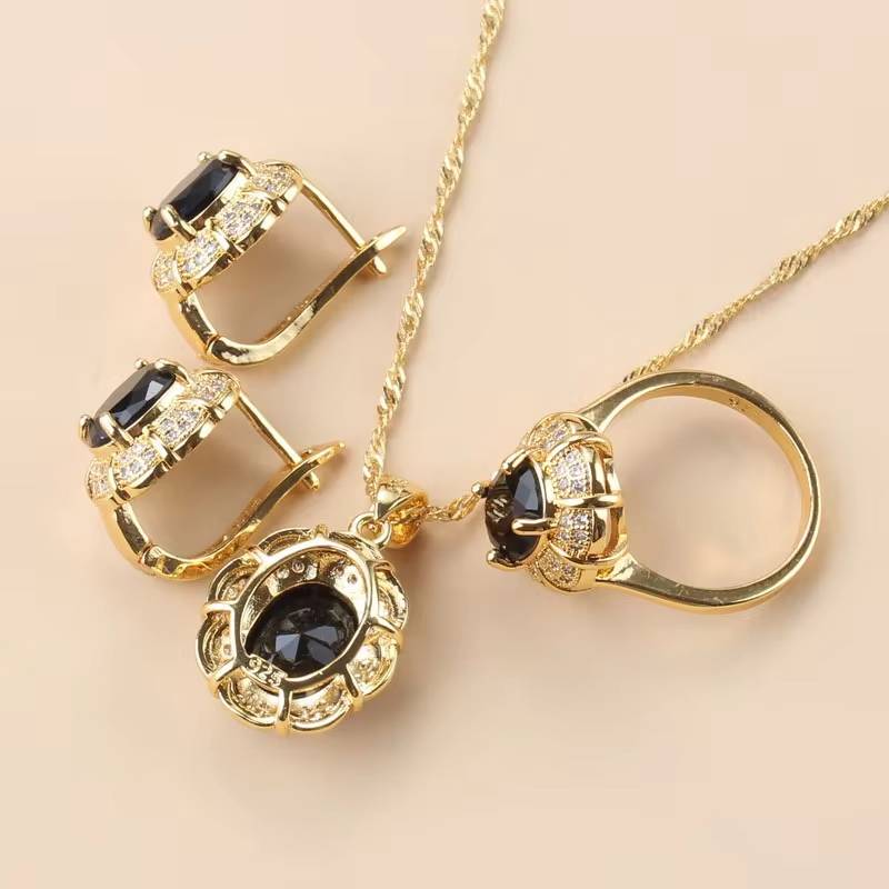 Luxe Occident Style Black Zircon 18K Gold Necklace Set for Women (2)